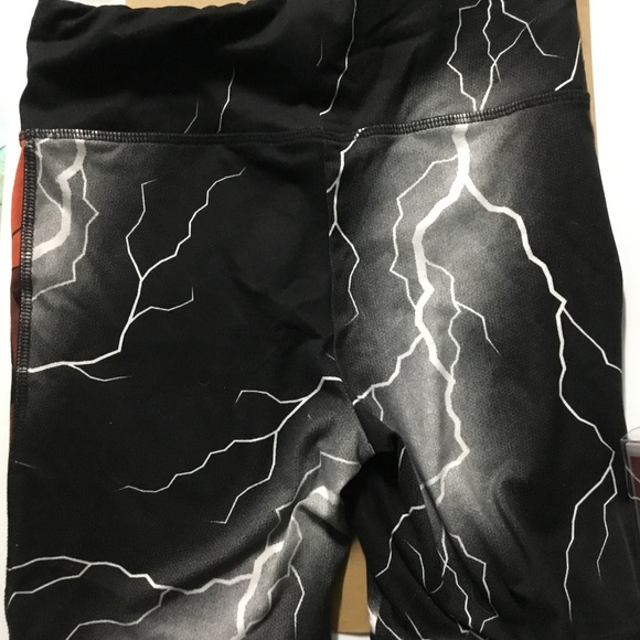 Taz shorts - Picture 2 of 3